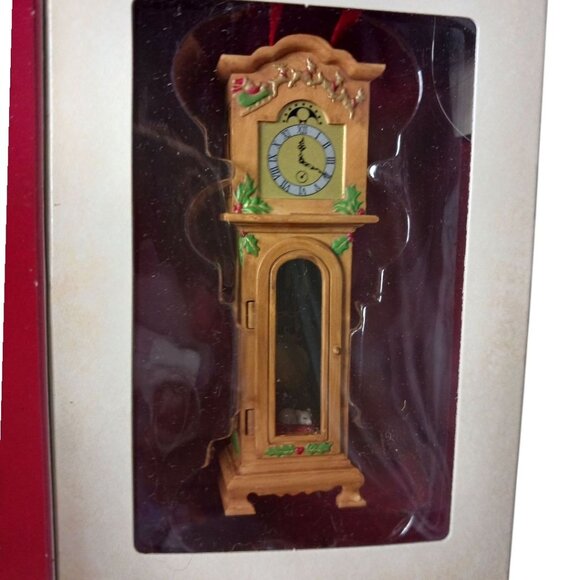 Hallmark 2001 Keepsake Ornament Twas The Night Before Christmas Not Even A Mouse - Picture 7 of 7